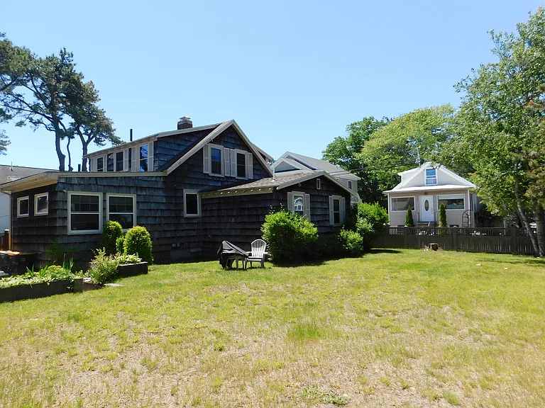 70 E Grand Ave — Photo 68