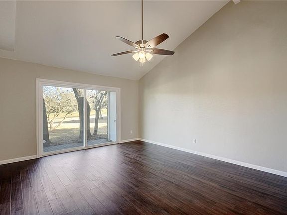 4th image of 18 Country Ln