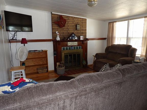2nd image of 5190 Pine St