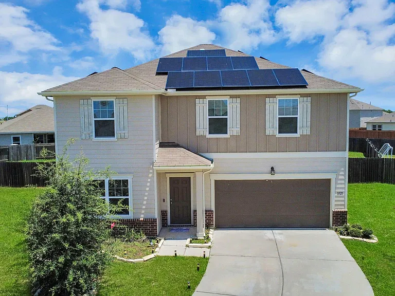 1021 Pin Cherry Ln — Photo 3