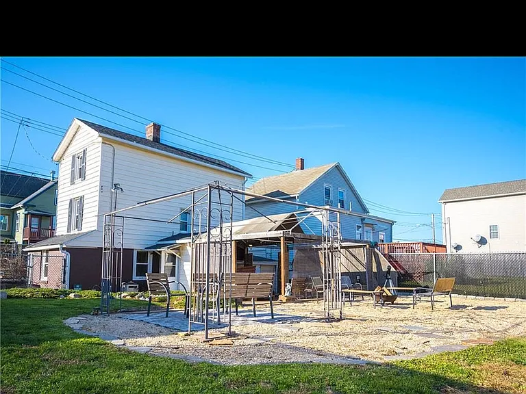 35 Edwards St — Photo 23