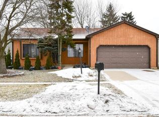 718 Garden Cir, Streamwood, IL 60107