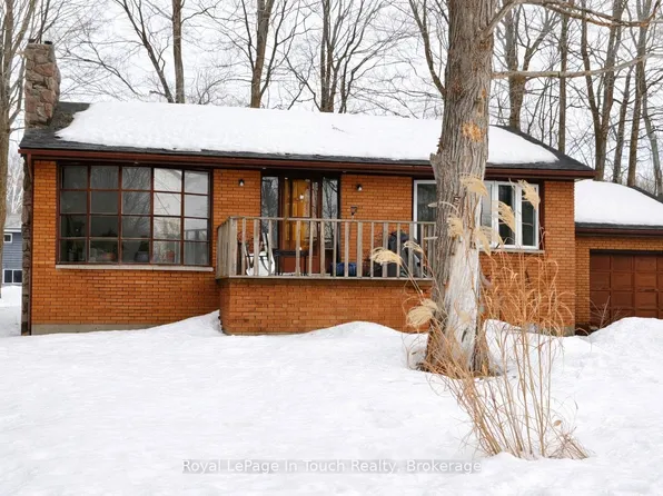 26 Dundee Dr, Tiny, ON L9M 0B3