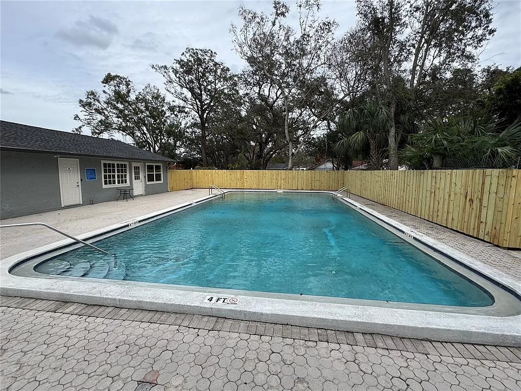 2 bed, 1.0 bath, 899 sqft, $1,350 — Photo 2