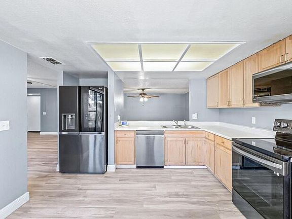 3rd image of 5169 Puritan Cir #5169