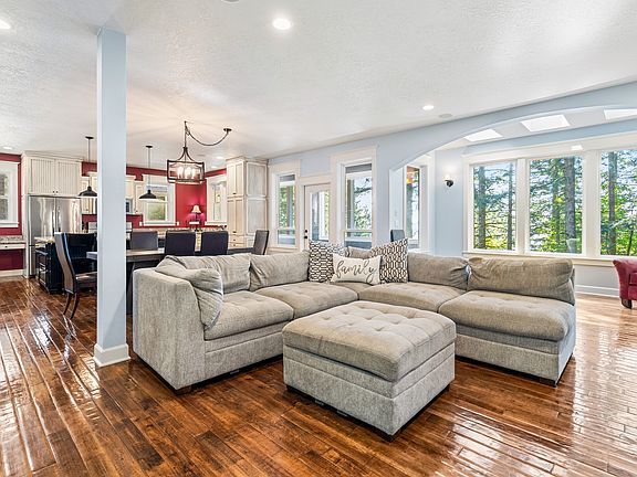Gorgeous main level living space!