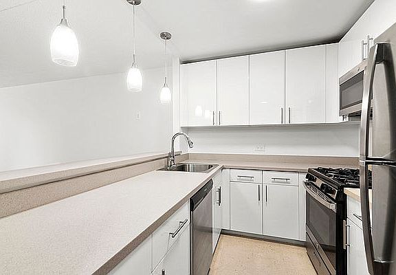 4th image of 600 Columbus Ave APT 5L