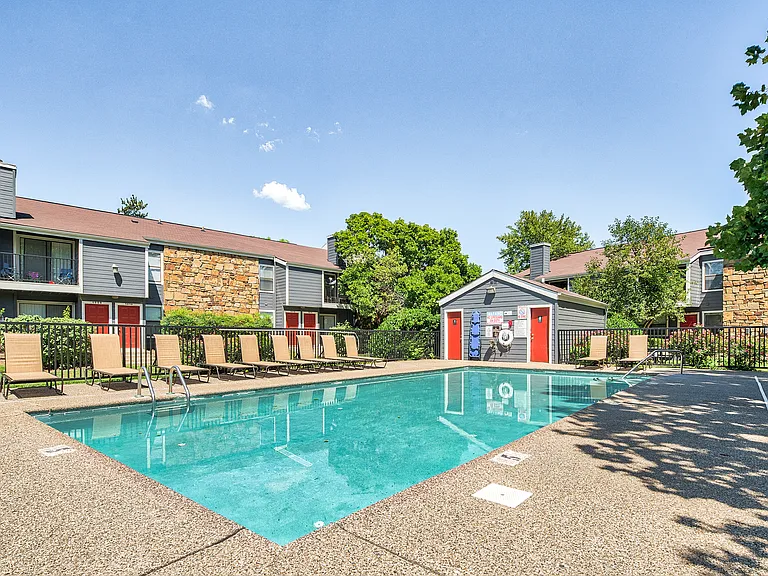 Raintree Apartments — Photo 45