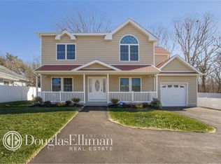 77 W Main St, Kings Park, NY 11754