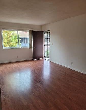 3rd image of 995 Helen Ave #3