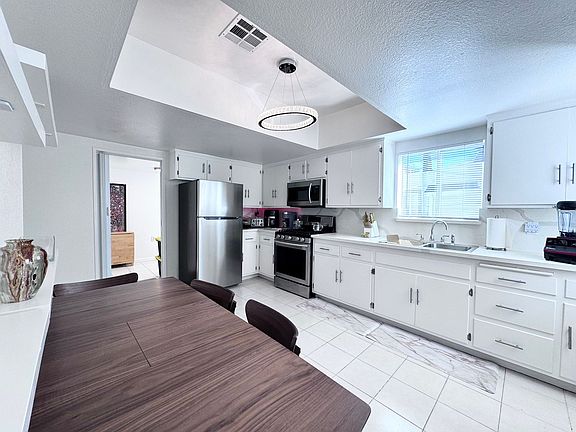 4th image of 520 Cypress Ave #520