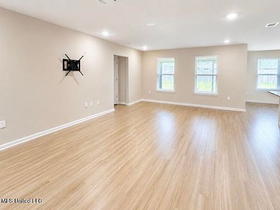 4th image of 1021 Enclave Cir