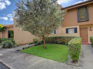 9804 NW 15th St #202, Pembroke Pines, FL 33024