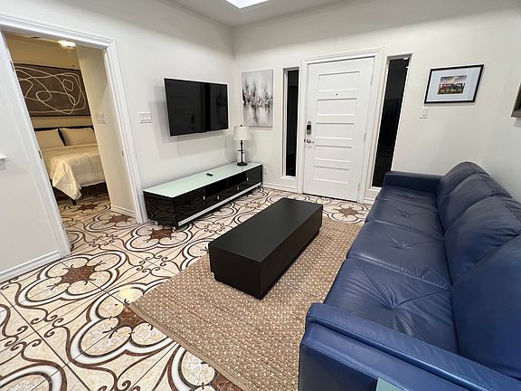 3rd image of 1126 W Cano St #1