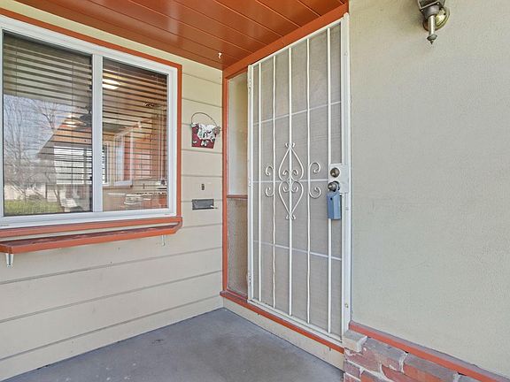 3rd image of 222 E El Campo Ave