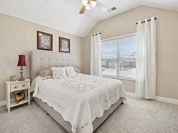 3rd image of 214 Hutch Ct