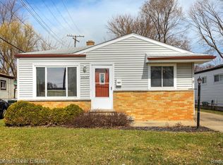 22423 Lake Dr, Saint Clair Shores, MI 48082