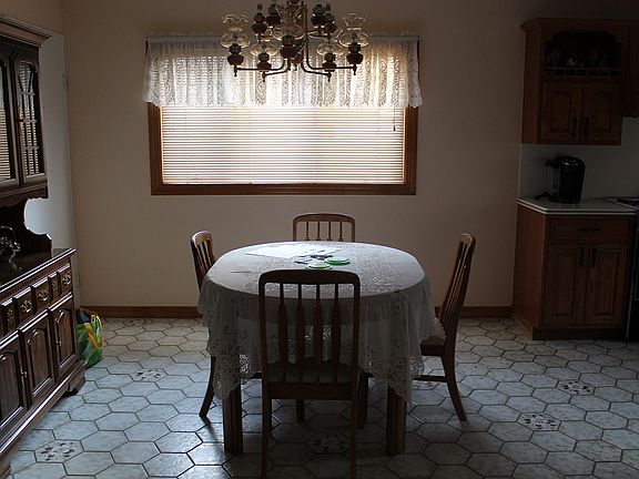 3rd image of 117 Beacon Ave