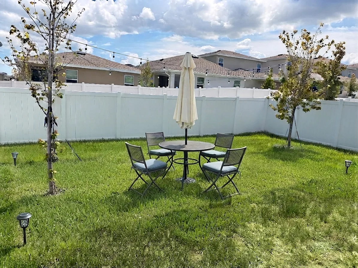 4 bed, 2.5 bath, 2100 sqft, $3,300 — Photo 3