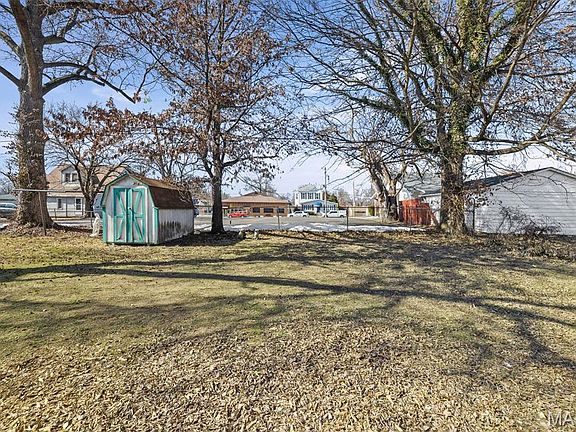 5th image of 1912 Myrtle St