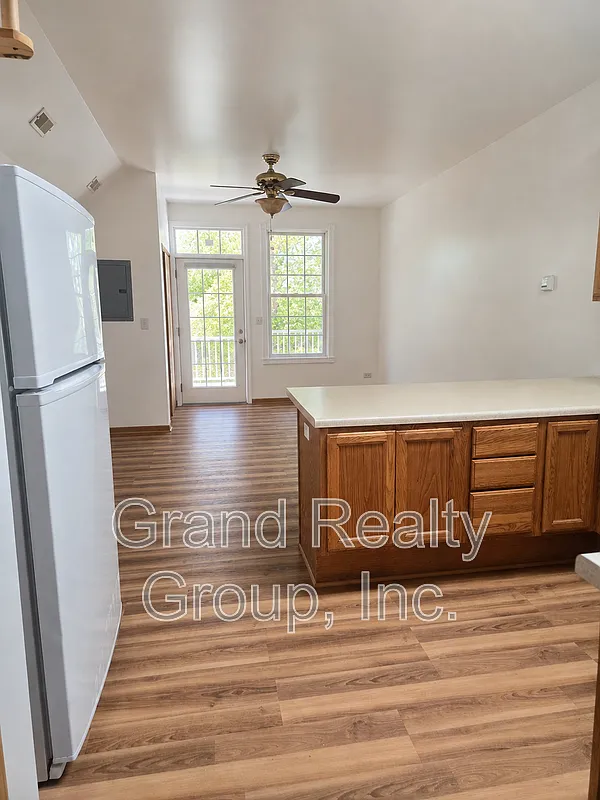 1 bed, 1.0 bath, $1,000 — Photo 2