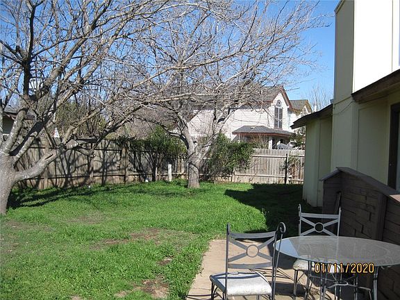 5th image of 1600 Mills Meadow Dr