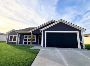 1302 NE Sequoia Ct, Oak Grove, MO 64075