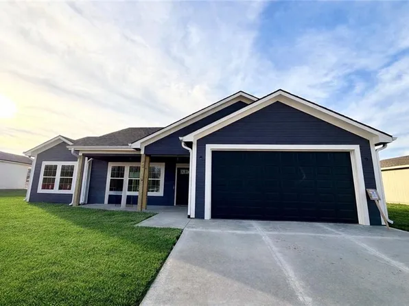 1302 NE Sequoia Ct, Oak Grove, MO 64075