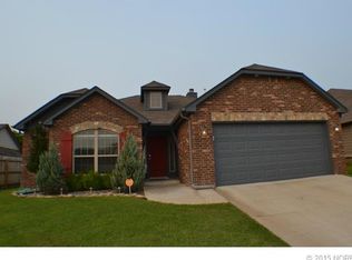5221 S Skylane Dr W, Sand Springs, OK 74063