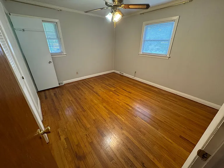 2703 Lakeridge Cir NW — Photo 9
