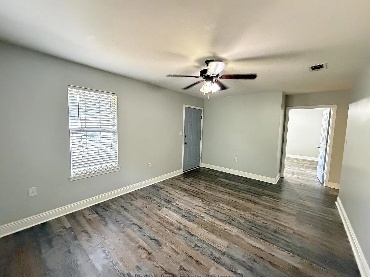 2 bed, 1013 sqft, $975 — Photo 3