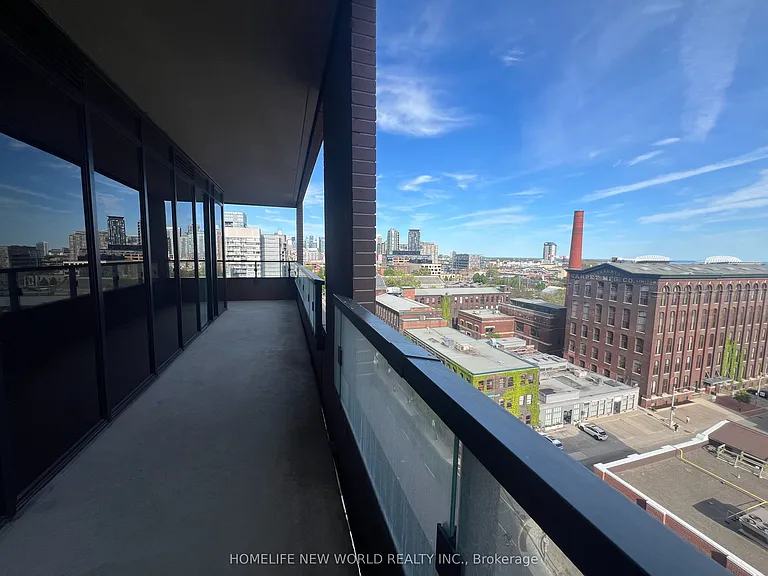 285 Dufferin St #811 — Photo 13