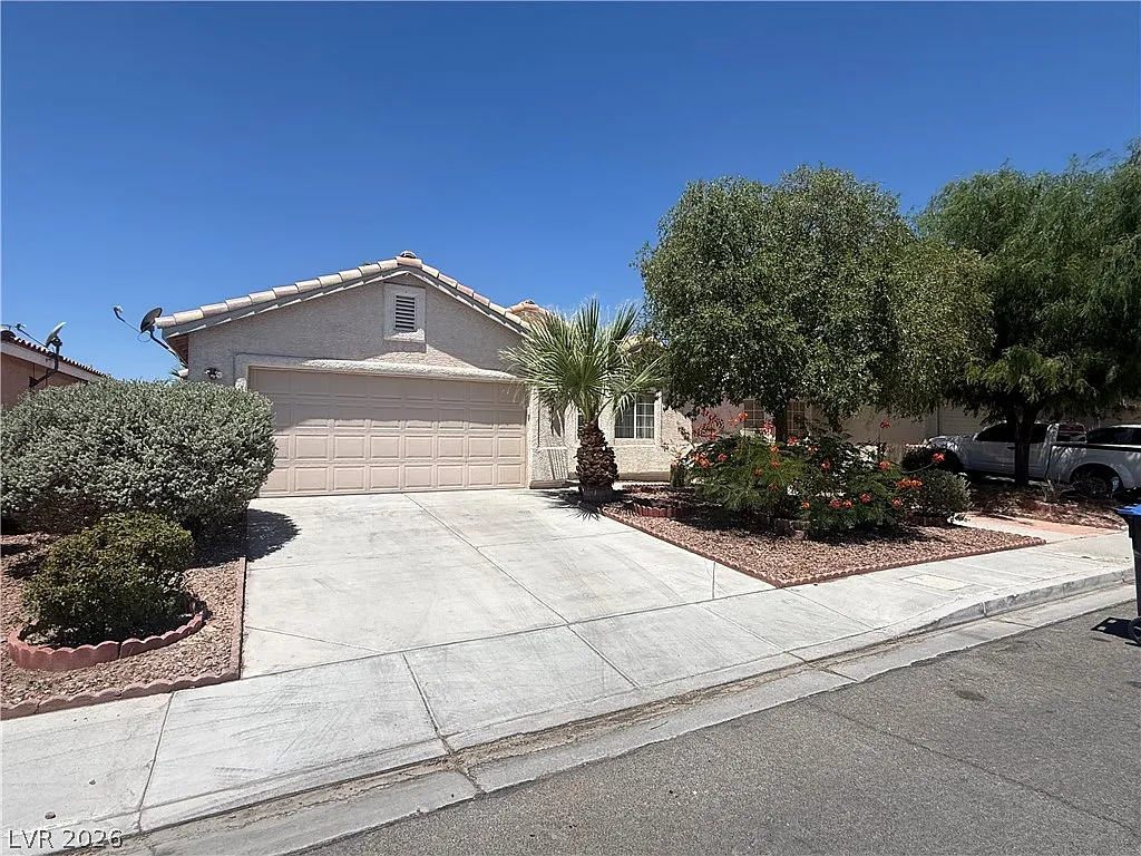 4 bed, 2.0 bath, 1750 sqft, $1,900 — Photo 2