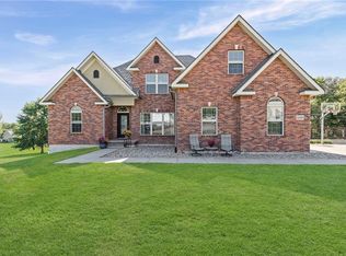 11109 Club View Dr, Saint Joseph, MO 64505