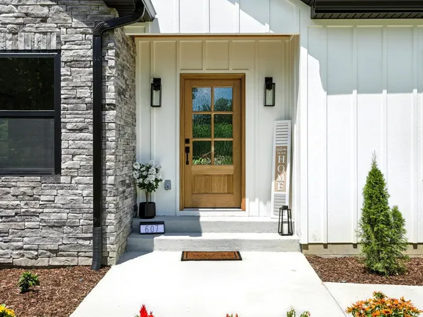 607 Collier Bend Rd, Charlotte, TN 37036