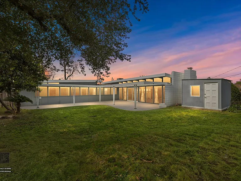 1815 Ridgewood Dr — Photo 3