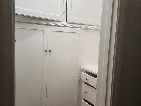 4th image of 1118 E 50th St #B