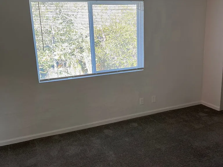 2705 Akard Ave — Photo 9