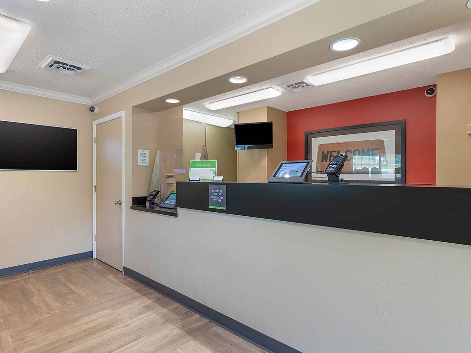 Lobby and Guest Check-in