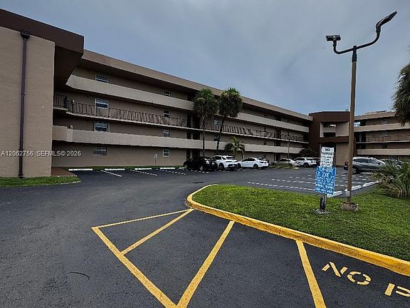 4th image of 702 NW 87th Ave APT 105