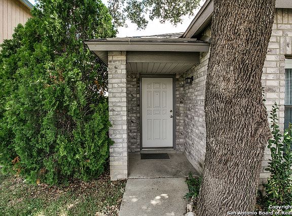 2nd image of 434 Territory Oak