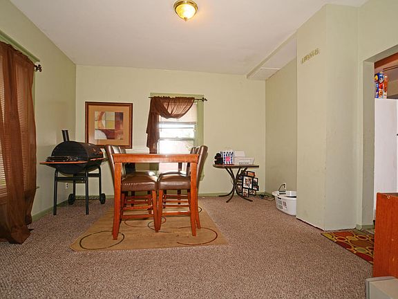 3rd image of 1001 Dunham St SE