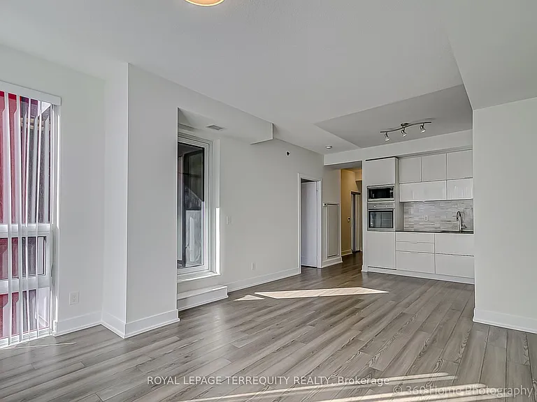 318 Richmond St W #1207 — Photo 11