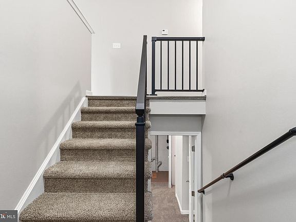 5th image of 404 Weeping Willow Rd