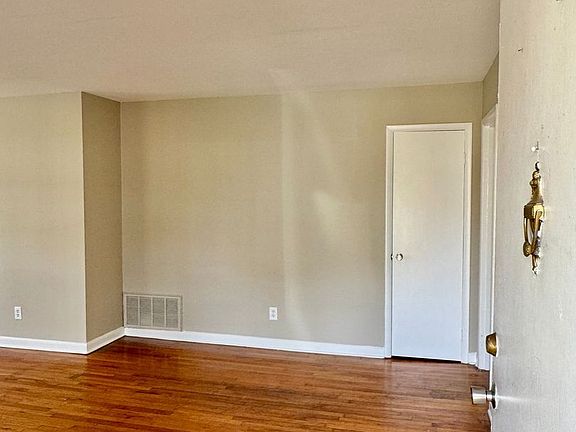 5th image of 2928 McQueen St