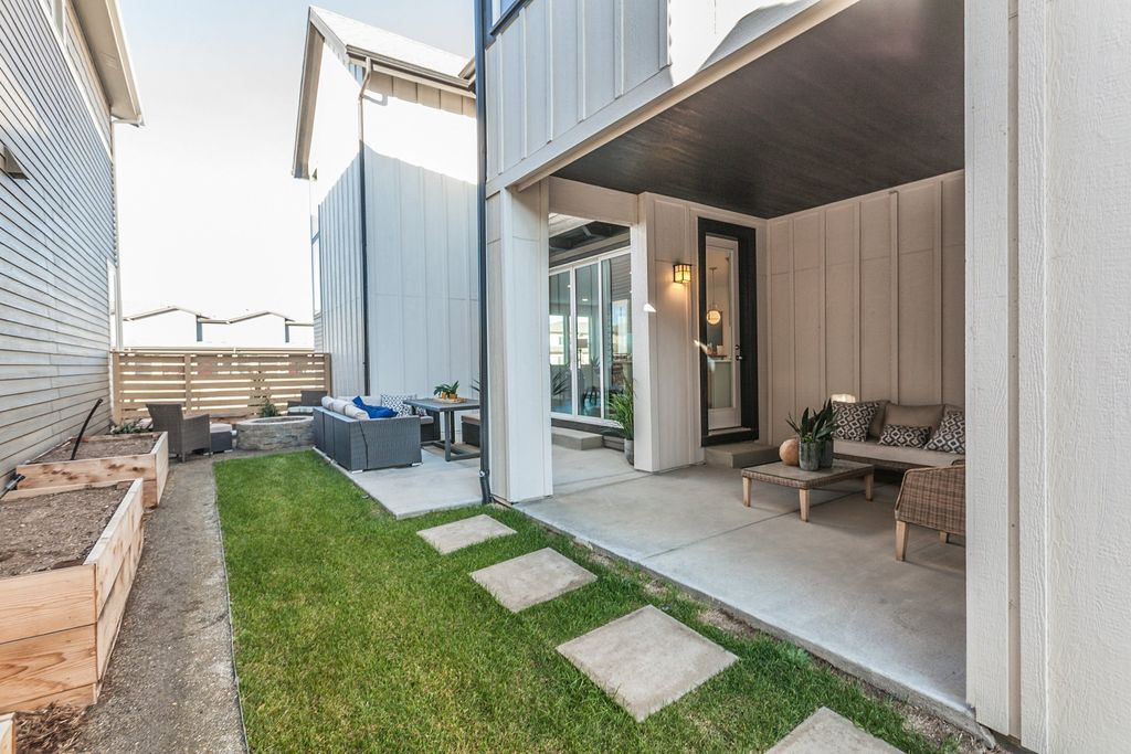 Newton Plan, Trailside Alley Load - Single Family Homes