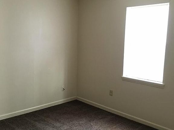 5th image of 190 Laurie Dr
