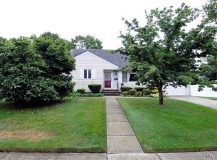 544 15th St, West Babylon, NY 11704