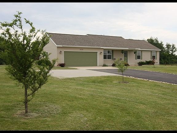 Front house, paved drive, entry, turnaround, landscaping, sprinklers, 2.1 acre