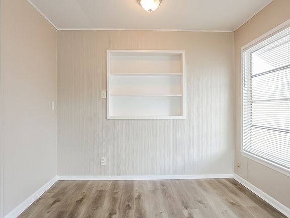 5th image of 726 Forest Hill Blvd